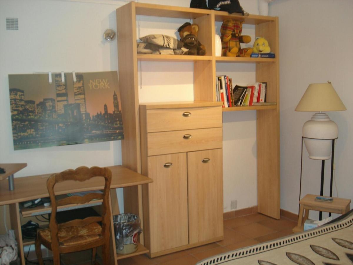 Appartement En Sous Sol De Villa Avec Acces Jardin Et Piscine Marseille Kültér fotó