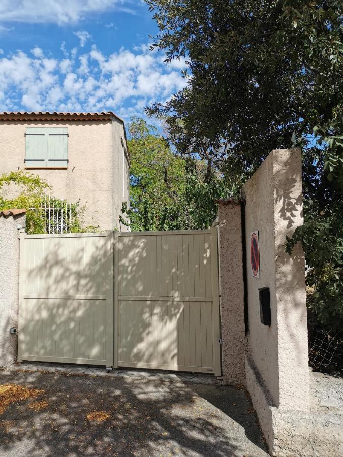 Appartement En Sous Sol De Villa Avec Acces Jardin Et Piscine Marseille Kültér fotó